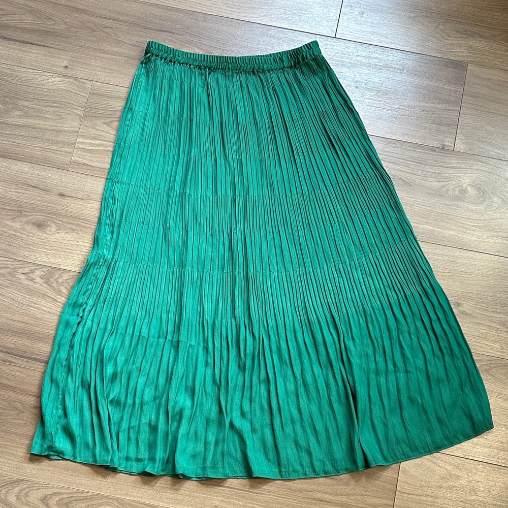 Current Air green maxi skirt. Light weight with great movement! Size large